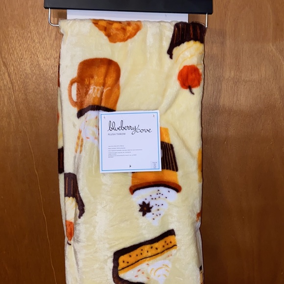 🧁 ☕️ 🥧 NWT Coffee, Pie & Cupcake Oversized Throw Blanket - Picture 2 of 5